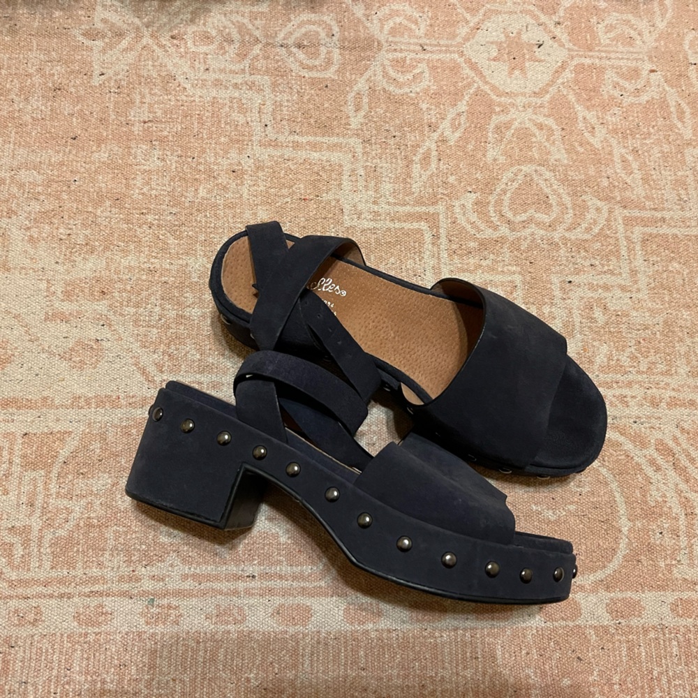Seychelles strap platform heel shoes in gray